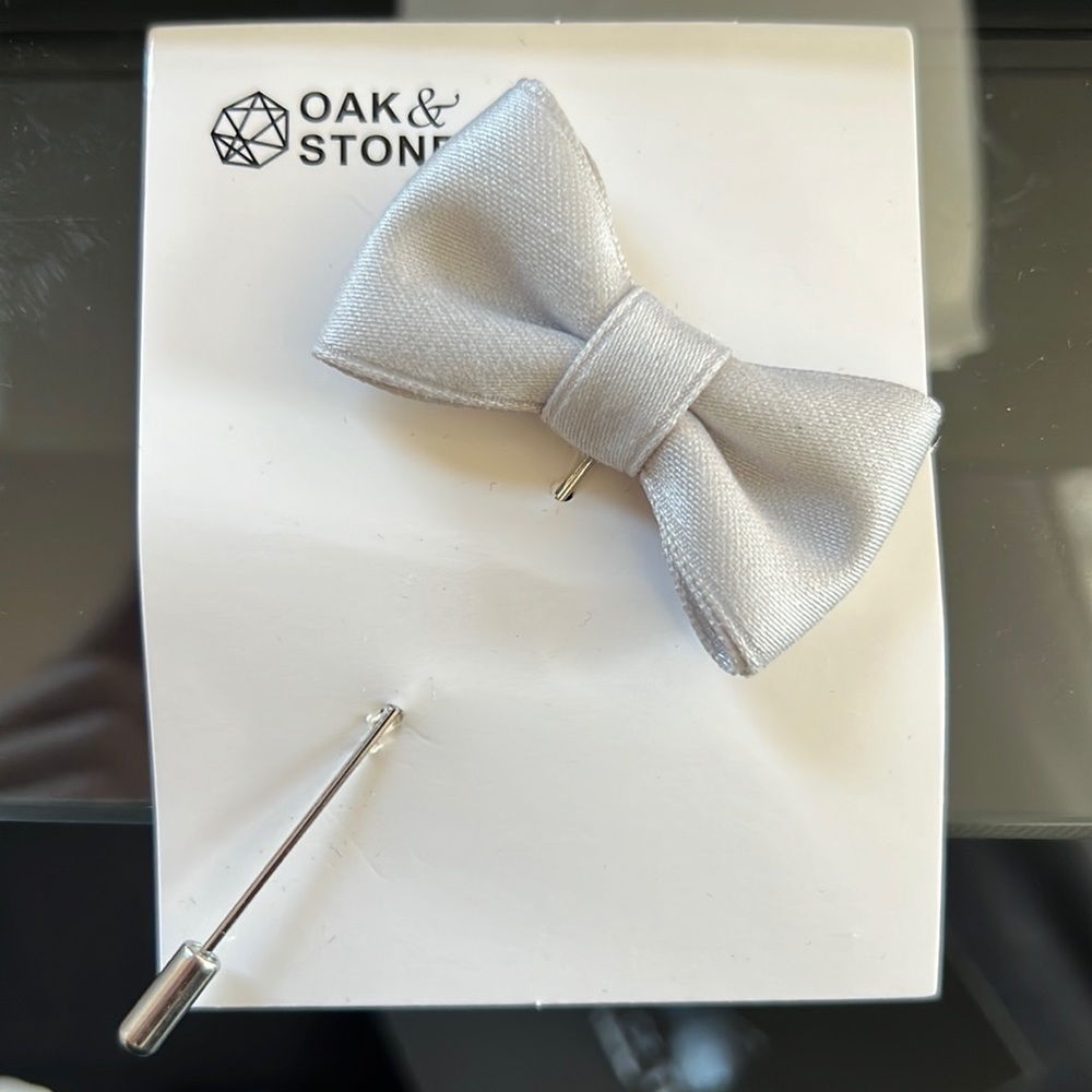 Lapel pin suit accessory